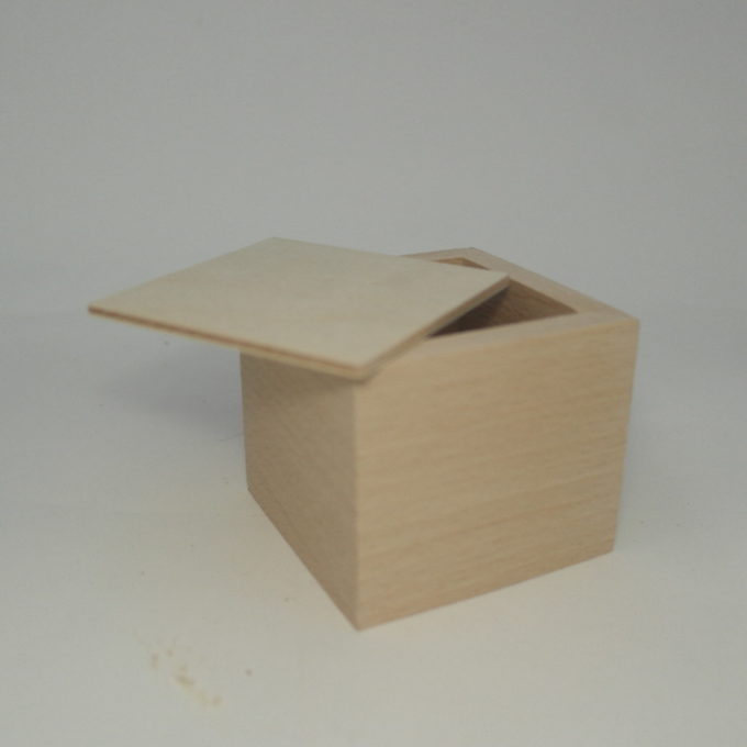 Scatola in legno con fondo estraibile e coperchio staccato Misure cm 6, 5 x 7, 5 x 7, 5