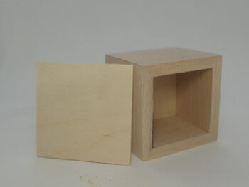 Scatola in legno con fondo estraibile e coperchio staccato Misure cm 6, 5 x 7, 5 x 7, 5