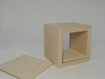 Scatola in legno con fondo estraibile e coperchio staccato Misure cm 6, 5 x 7, 5 x 7, 5