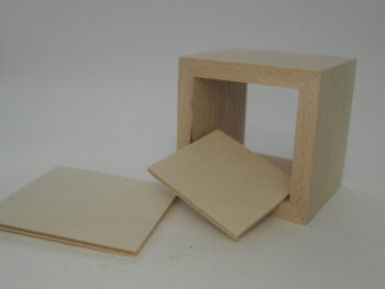 Scatola in legno con fondo estraibile e coperchio staccato Misure cm 6, 5 x 7, 5 x 7, 5