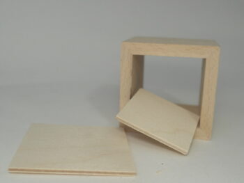 Scatola in legno con fondo estraibile e coperchio staccato Misure cm 6, 5 x 7, 5 x 7, 5