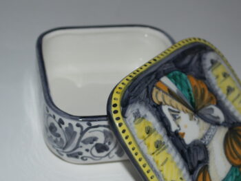 Scatola in ceramica di castelli dipinta a mano nobili