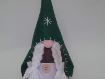 Gnomo femmina in stoffa verde cm 20 con cappello