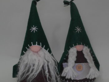 Gnomo femmina in stoffa verde cm 20 con cappello