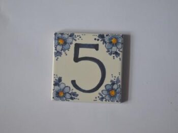 mattonella dipinta a mano