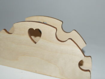 Portatovagliolo in legno lavorato con cuore