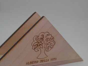 Portatovagliolo in legno a triangolo albero della vita inciso a laser