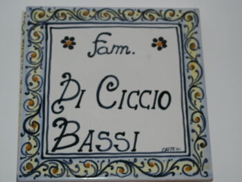 Mattonella dipinta a mano in ceramica di Castelli misure cm 20x20 prodotto artigianale