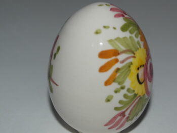 uovo in ceramica di castelli