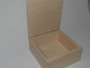 Scatola quadrata in legno di faggio