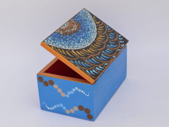 Scatola in legno dipinta