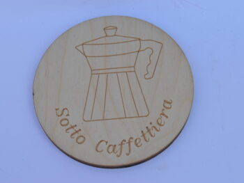 Sottocaffettiera in legno inciso