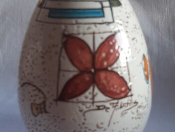 Uovo in ceramica dipinto