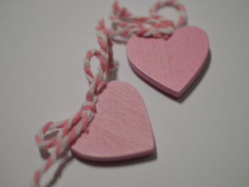 Cuori in legno rosa