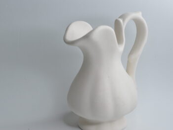 Brocca in terracotta bianca