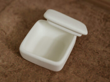 Scatola quadrata in terracotta