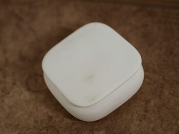 Scatola quadrata bianca