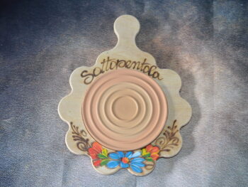 Sottopentola rotondo smerlato forma fiore con manico cm 23