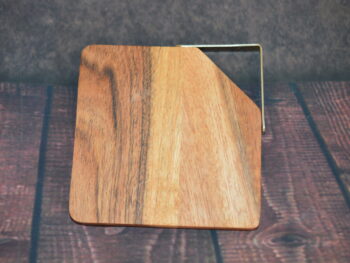 4 Sottobicchiere in Bambù Naturale con Angolo in Metallo Dorato – Elegante Accessorio Tavola 10x10 cm