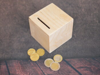 Salvadanaio in legno cm 10x10x10